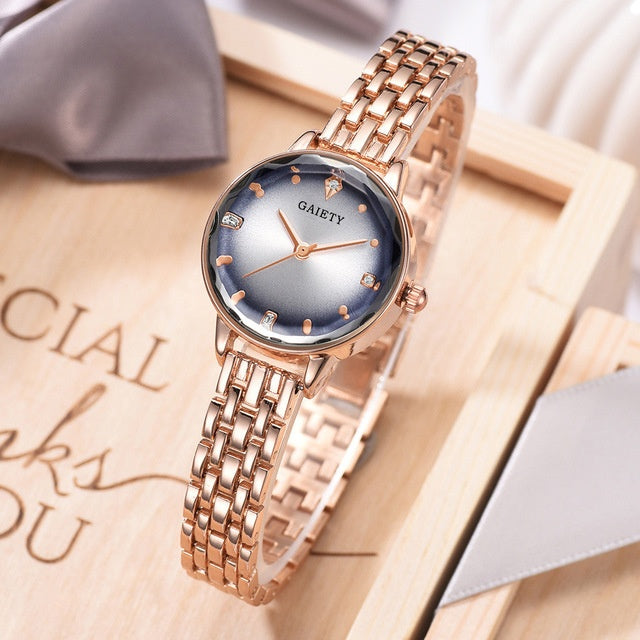 Montres féminines en alliage au style tendance
